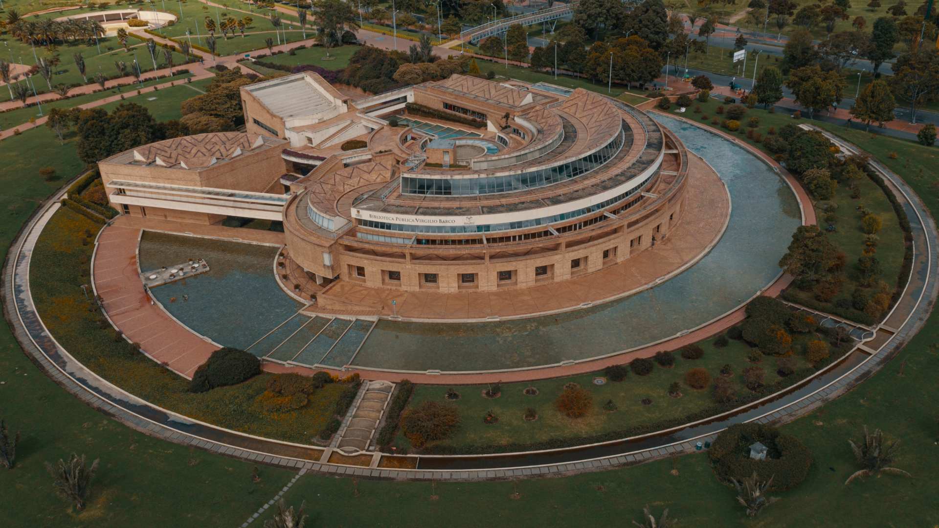 Cinco bibliotecas que no te puedes perder en tu visita a Bogotá