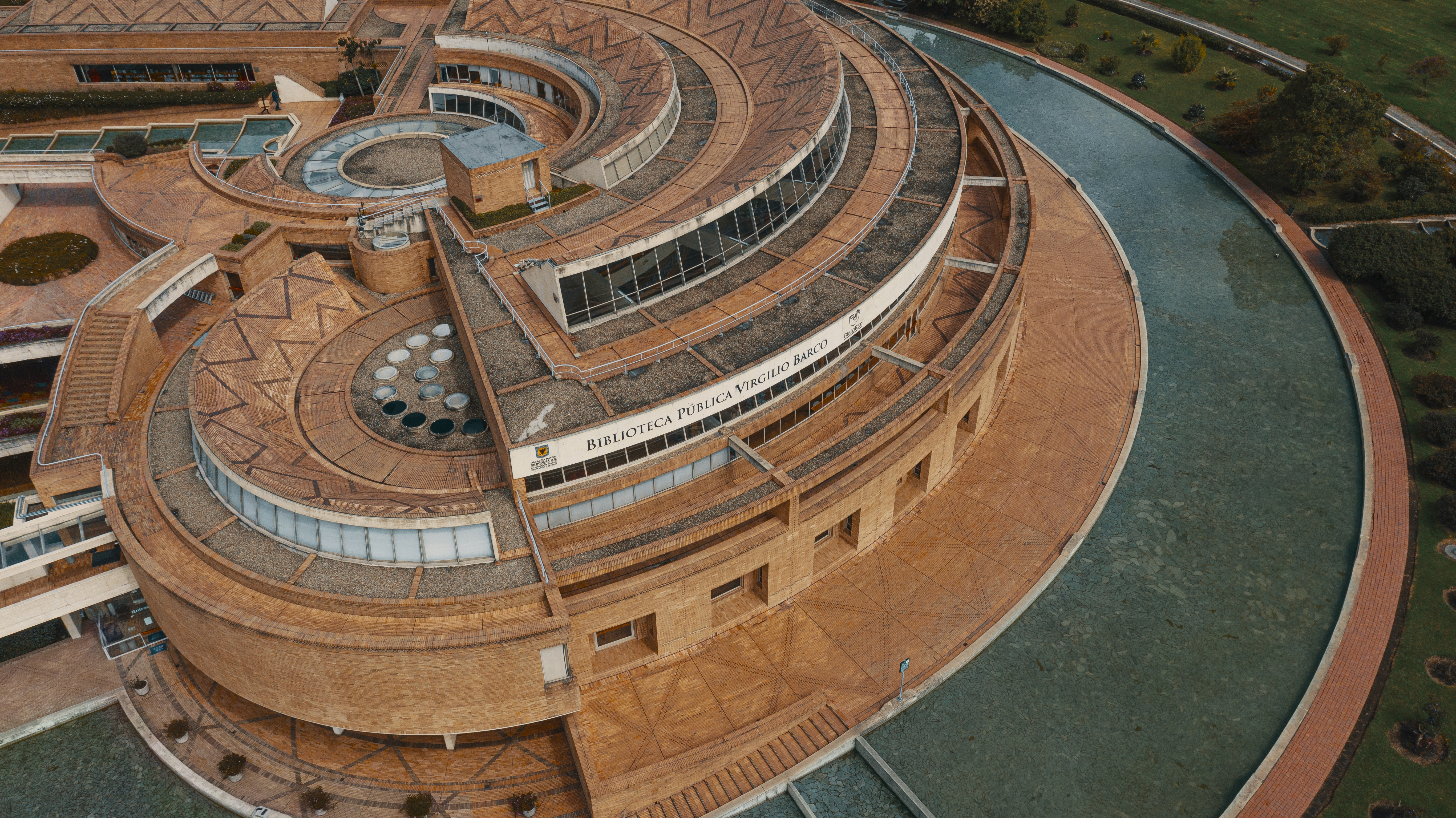 Biblioteca Virgilio Barco Ricardo Báez