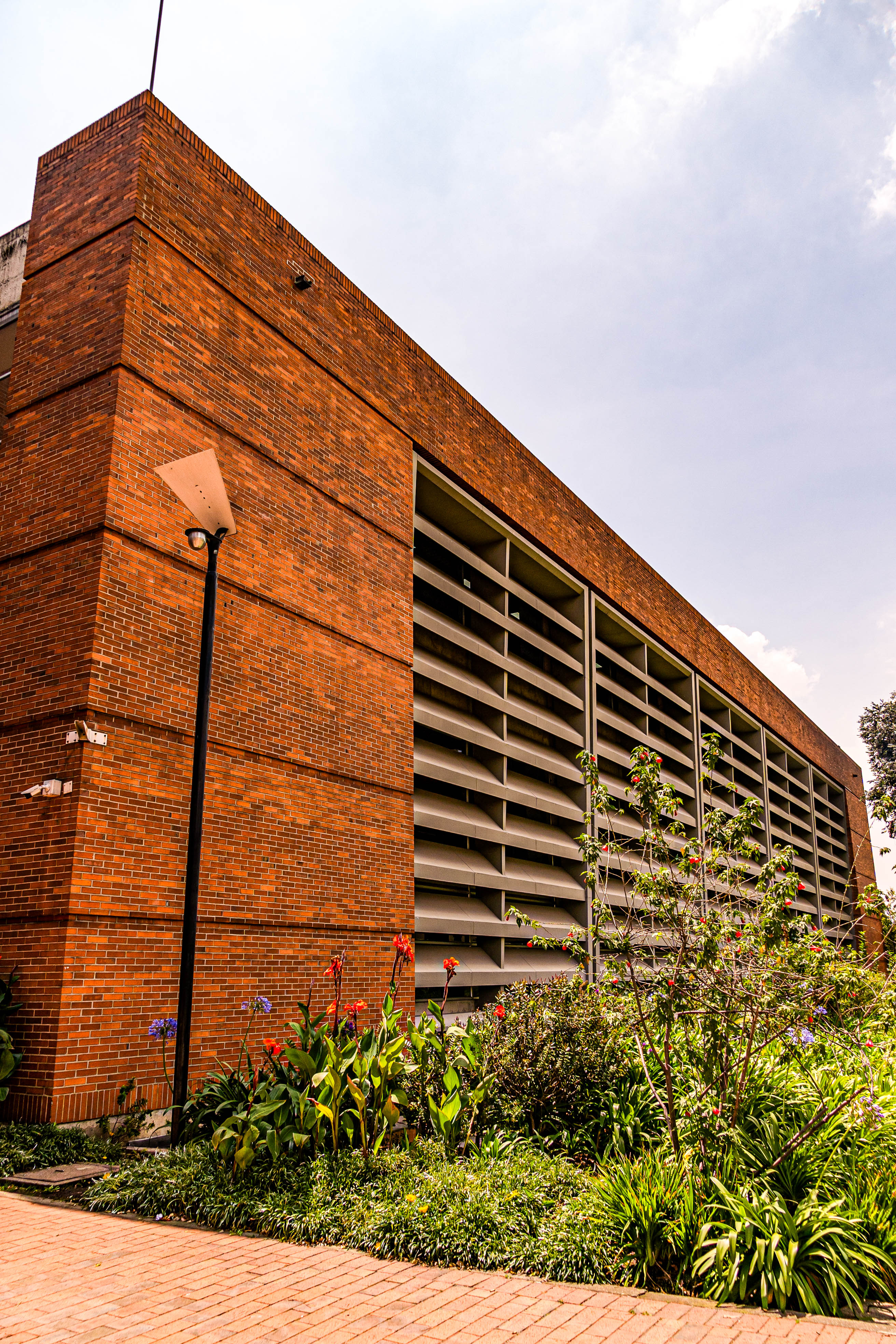 Biblioteca el Tunal Gabriel Rcía Márquez