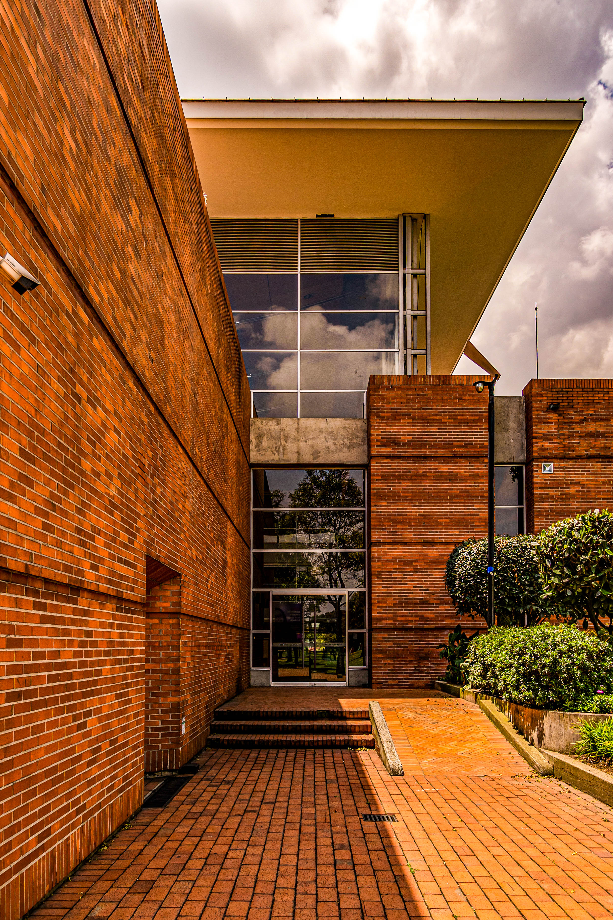 Biblioteca el Tunal Gabriel Rcía Márquez
