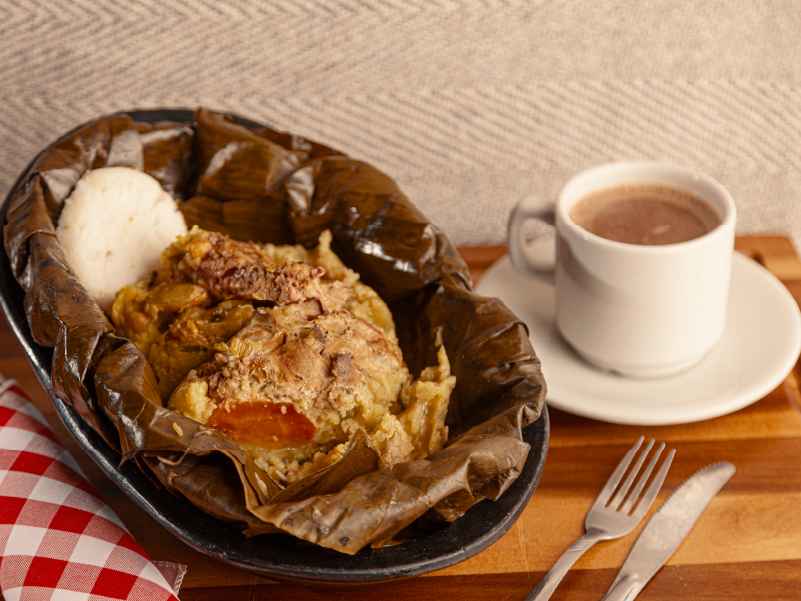 El tamal santafereño se puede conseguir en plazas de mercado y en panaderías de barrio. Foto: Ricardo Báez - IDT. 