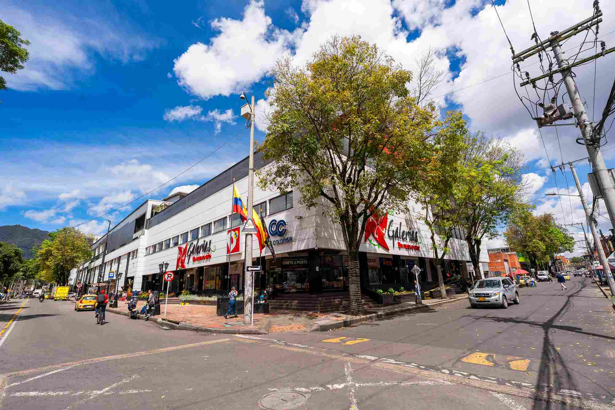En Bogotá existen muchos centros comerciales con una variada oferta de productos y gastronomía. Foto: Centro Comercial Galerías. María Alejandra Villamizar - IDT