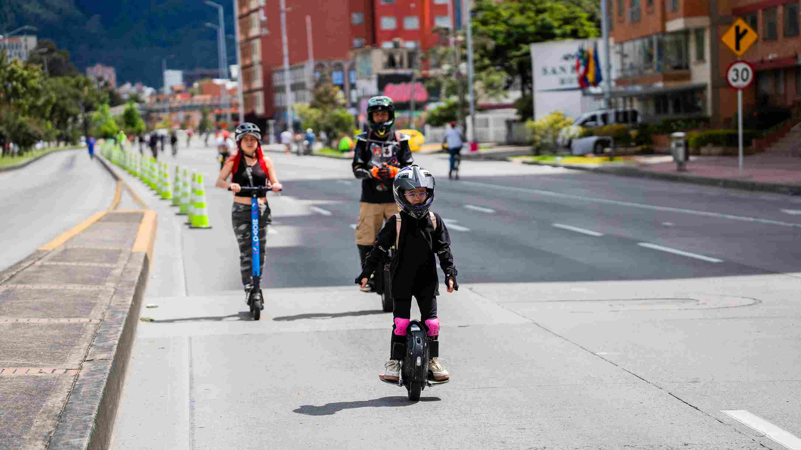 Incluso la ciclovía es un motivo para recorrer y disfrutar Bogotá. Foto: Juan Carlos Zapata - IDT.