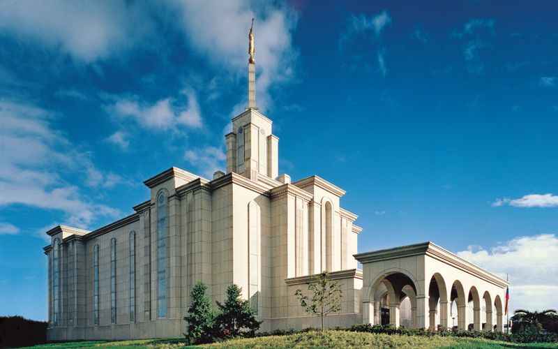 El Templo de Bogotá: símbolo de fe y serenidad arquitectónica en el norte de la ciudad. Fotografía de la Iglesia de Jesucristo de los Santos de los Últimos Días.