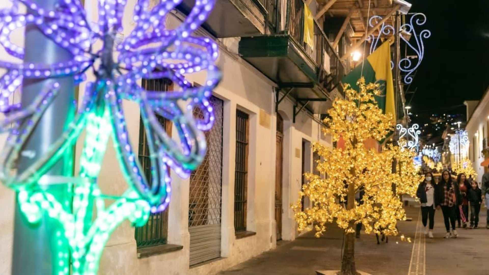 As tradicionais ruas da capital se enchem de magia com as iluminações. / Cortesia: IDT e Prefeitura de Bogotá