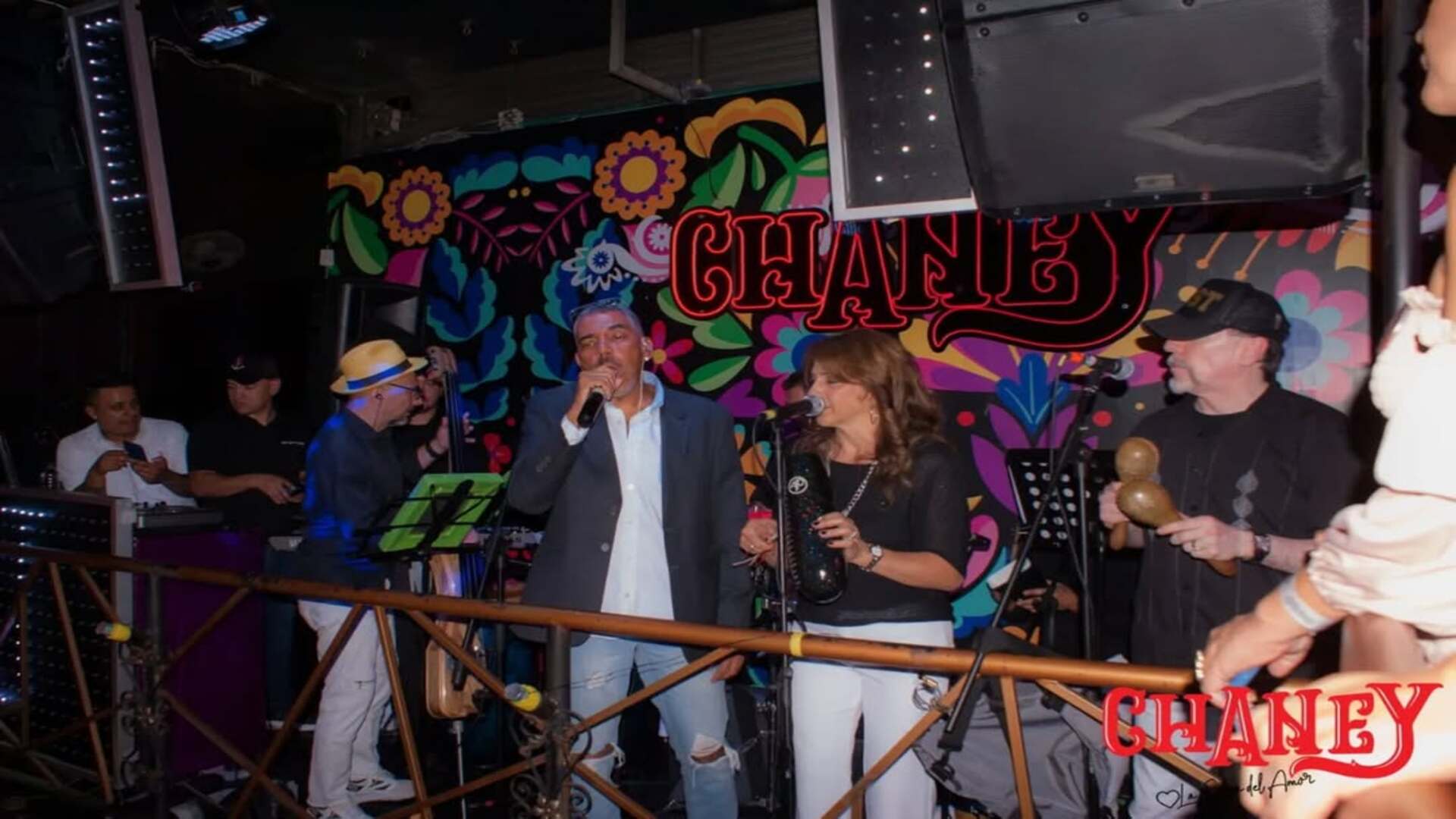 La energía de Chaney en vivo. Una noche de música y baile que no querrás perderte. Fotografía de las redes sociales de Chaney bar