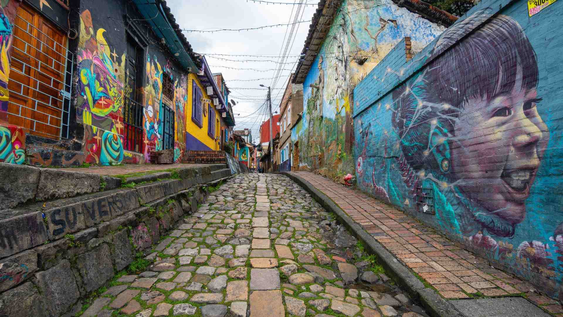Los rincones históricos de Bogotá combinan su tradición colonial con el color del grafiti. / Cortesía: IDT 