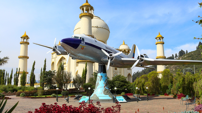 El parque Jaime Duque, a 30 kilómetros de Bogotá, cuenta con una réplica del Taj Mahal y con otras atracciones en gran escala. Foto: Acolap