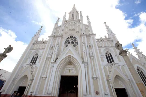 Close-up of the church's facade seen from below. Its beautiful spires and the figures of two angels at each end are particularly striking.