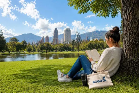 Where stories breathe. In Bogotá, reading inhabits parks, hills, and trails
