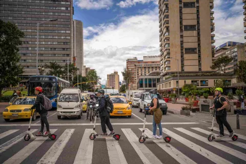 Conociendo Bogotá en scooters
