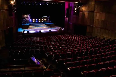 Es un símbolo de las artes escénicas en Bogotá. El Teatro Nacional cumple 45 años