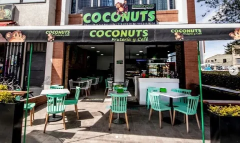 Coconuts Frutería y Café