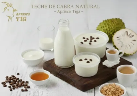 Presentación de leche, yogur y otros productos lácteos de cabra elaborados en el Aprisco Tiga.
