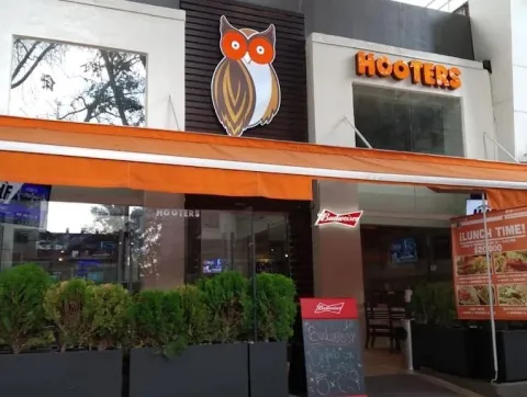 Hooters Zona T