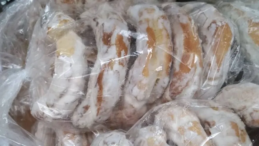 Paquete de cotudos envueltos en bolsa plástica.