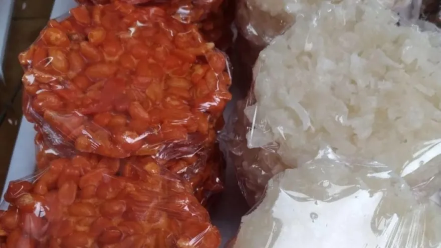  Paquete turrones envueltos en bolsa plástica.