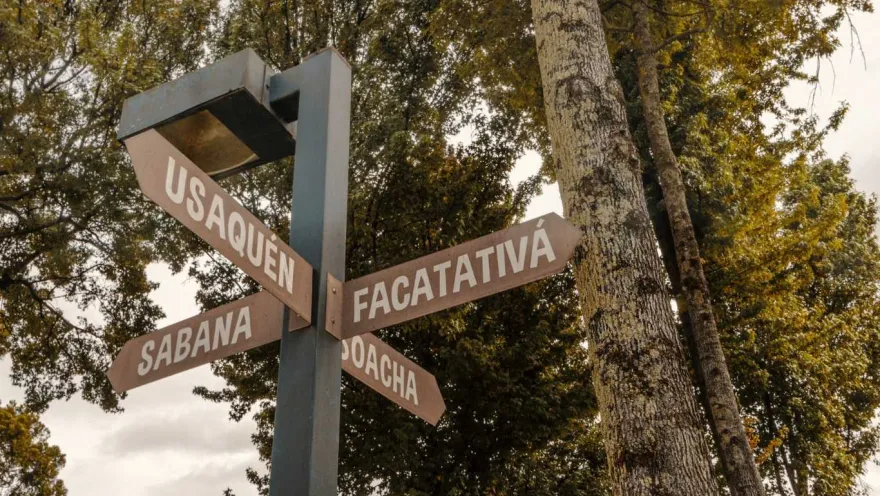 A traffic sign indicating the direction to several towns, including Facatativá, Usaquén, Sabana, and Soacha.