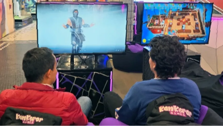 La tecnología y los videojuegos se convierten en protagonistas de una divertida experiencia de entretenimiento, donde los visitantes comparten, compiten y disfrutan de nuevas formas de jugar.
