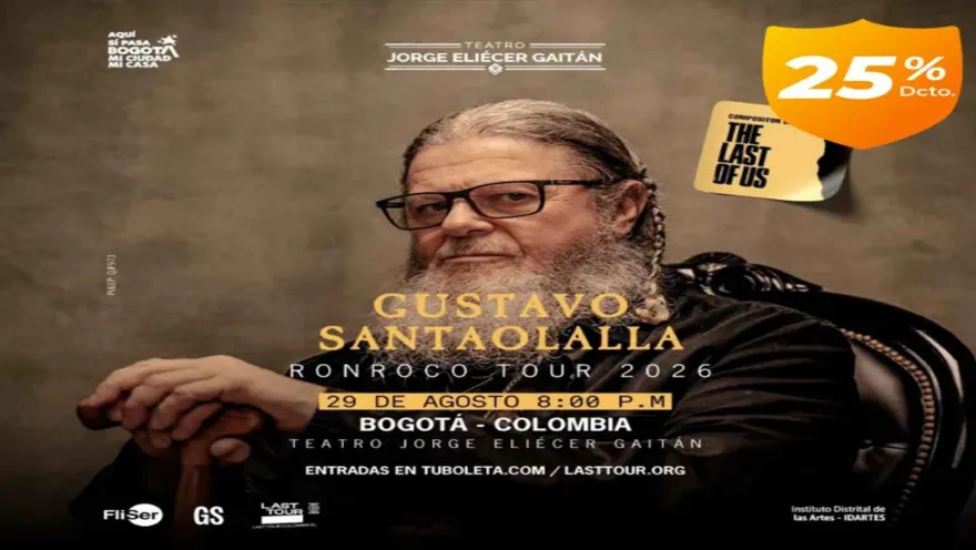 Retrato de Gustavo Santaolalla con gafas y barba canosa sobre un fondo marrón con texto promocional dorado y blanco.