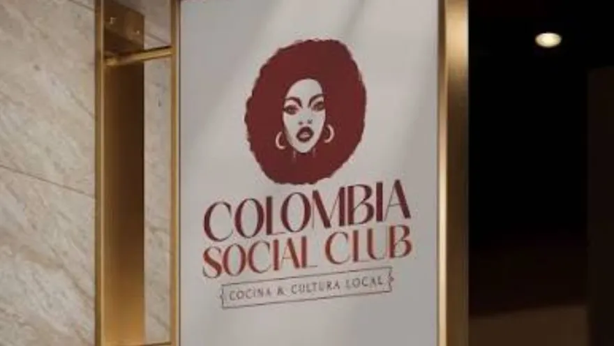 Aviso institucional en marco dorado con la ilustración de una mujer de tono vino tinto y letras de estilo vintage.   