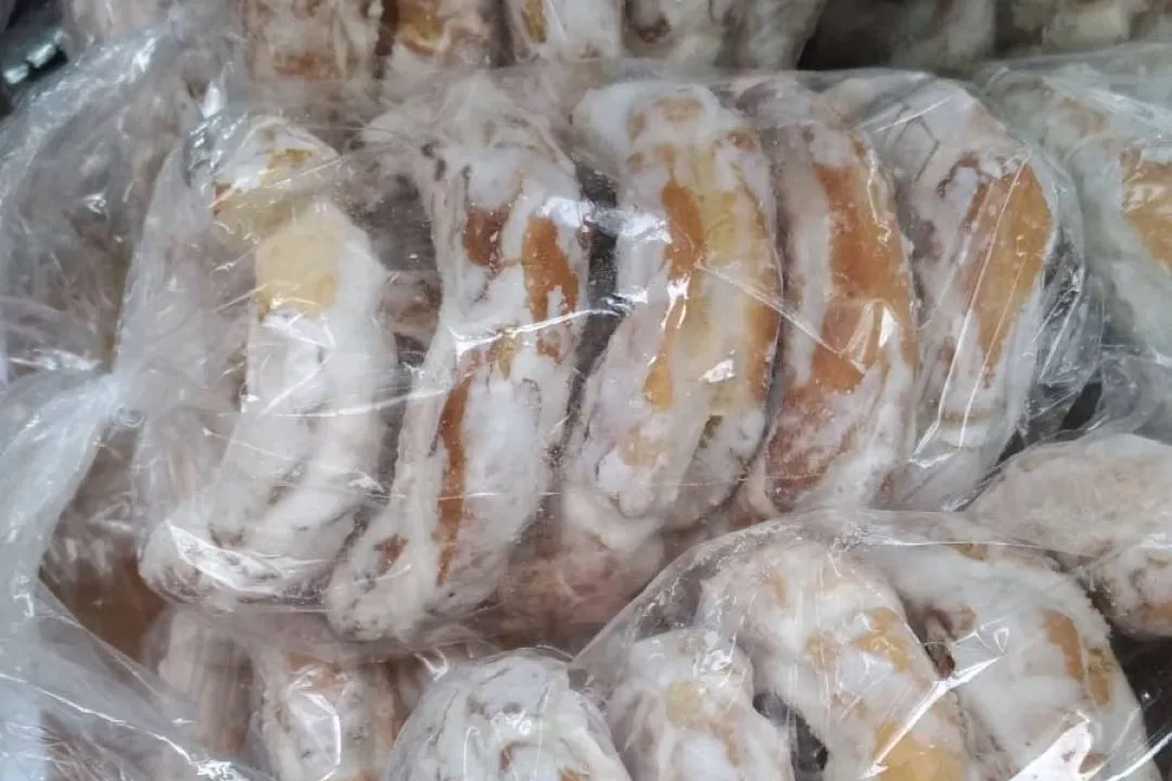 Paquete de cotudos envueltos en bolsa plástica.