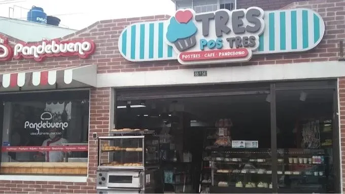 Local comercial con fachada en ladrillo donde sobresale un aviso con una leyenda que dice: "Tres Pos Tres".
